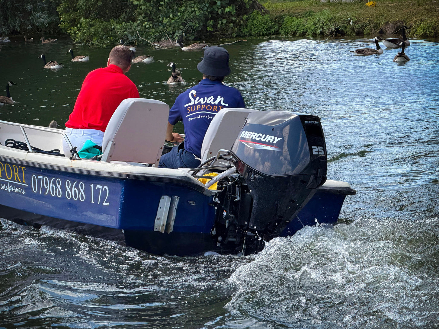 Barrus-supplied Mercury 25hp outboard engine powering a Swan Support vessel on the River Thames.